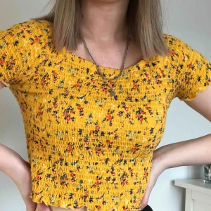  - Fin sommartröja från Bikbok. Stl L men passar som S. Kan antingen mötas upp i Lund eller FRI FRAKT ❤️