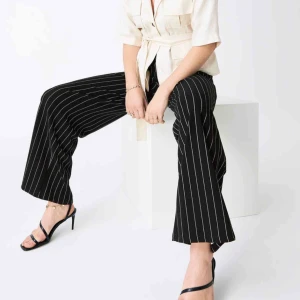  - Säljer dessa byxor från Ginatricot i storlek XS. Köparen står för frakt :)