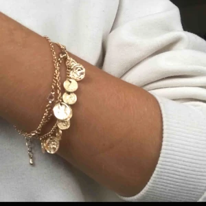  - Superfint guldarmband med tre tunna kedjor⚡️⚡️ köpt på zara med nypris: 79kr