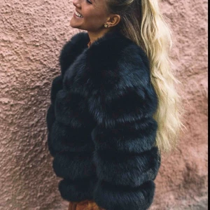  - Säljer denna super fina pälsjackan från born in Stockholm i super fint skick, strl m men passar mig som har xs också⭐️ 