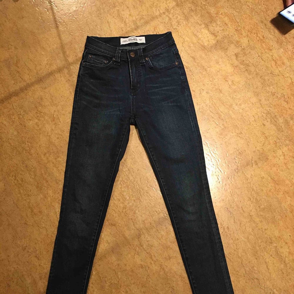 Väl använd jeans, men i super fint skick. Köparen står för frakten, kan även mötas upp i Malmö. . Jeans & Byxor.