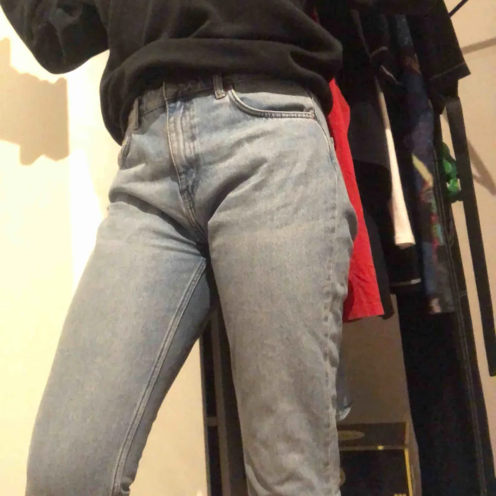 Snygga jeans från weekday i modellen Seattle. Storlek W31 L30! Köparen står för frakten och betalning sker via Swish!❤️😊🌟⭐️🌟. Jeans & Byxor.