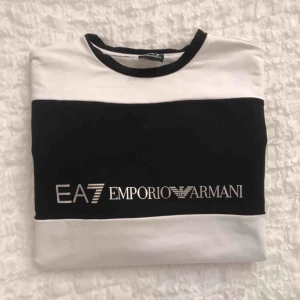  - Armani tröja strl M , knappt använd. 