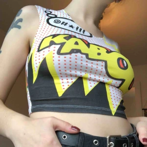  - Maglinne från topshop med serietidnings vibbar.