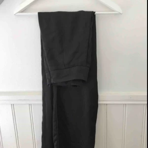  - Vida snygga kostymbyxor i XS. Frakt tillkommer