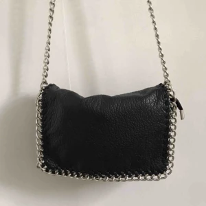  - Populär väska från Scorett. Köpt för något år sedan och använt ett par gånger, har sedan legat i garderoben. 