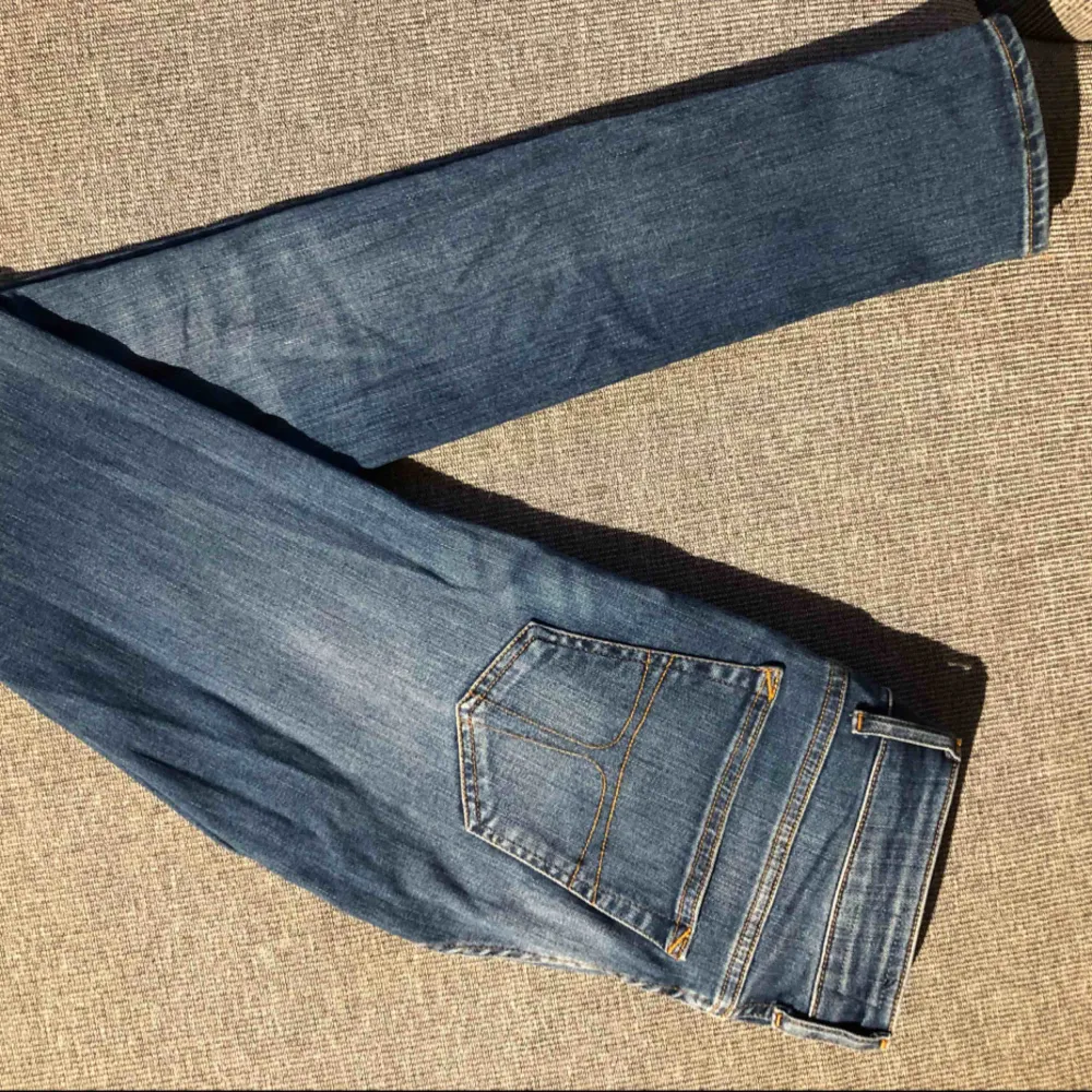 Jag säljer mina tiger of sweden jeans i modellen slender i storlek w27/L34. Använda fåtal gånger som nya. Inga hål eller fläckar. Jeans & Byxor.