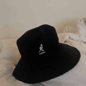 kangol buckethat storlek small, aldrig använd, för stor för mig! 