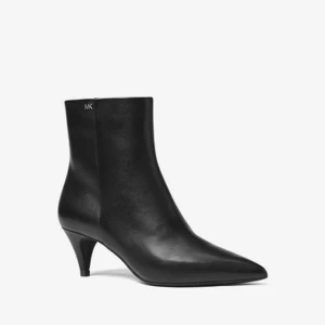  - Michael Kors Blaine Flex Ankel Boot  Ankelstövel i svart läder.  Helt oanvända i stil 38. Fick fel söt vid beställning fr USA. Ord. Pris ca 2200