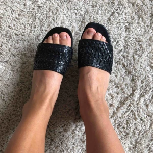  - Fina sandaler från hm äkta läder. Använda enstaka gånger