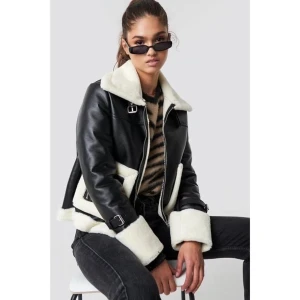 NAKD fejk skinnjacka - Använd fåtal gånger, storlek 34 men passar även 36 skulle jag säga! Fraktar endast och frakten är inkluderad i priset! 💞💞 