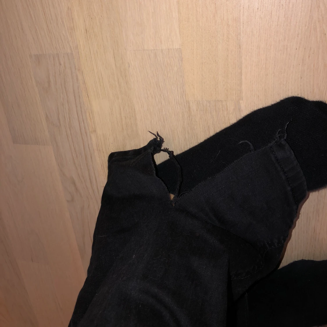 Svarta jeans med split - 91