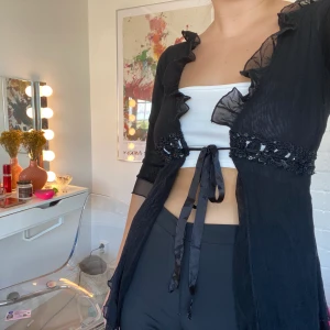 Meshtopp - Jättesöt meshtopp med glitterdetaljer. Storlek XS💖