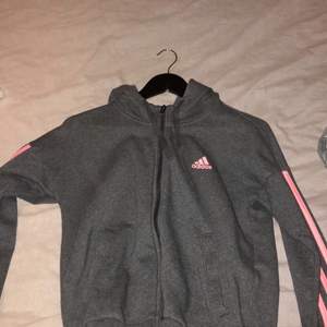 Fin hoodie från Adidas, som ny