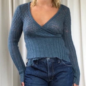 Omlottkofta - Stickad omlotttröja från VeraModa. I fint skick, köpt på second hand🦋