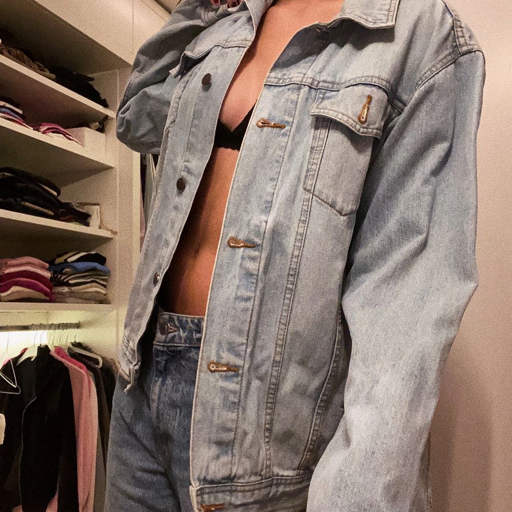 Köpt second hand i Paris för 30€ (ca 300kr), inte kommit till användning någon gång sedan dess tyvärr. 130:- vid snabb affär 🦎 Möts i Stockholm, köpare står för eventuell frakt!. Jackor.