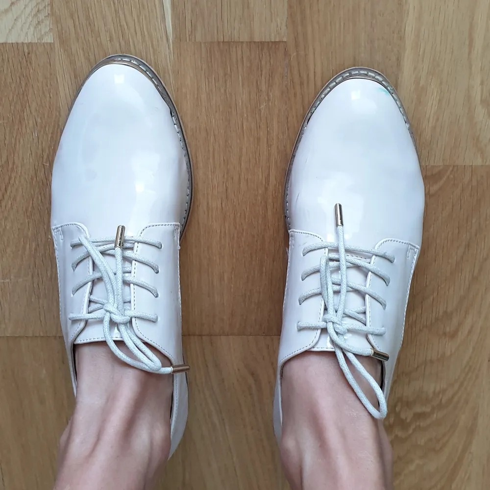 Nude River Island loafers with laces. Skor.