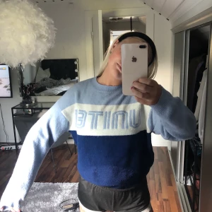 Super fin blåa tröja💙💙 - Super fin och mysig blå stickad tröja 💙💙i storlek S