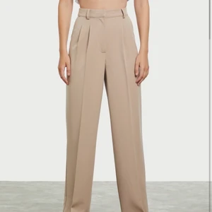 Kostym byxor beiga bikbok - Använda 1 gång. Fint skick. Stolek=36