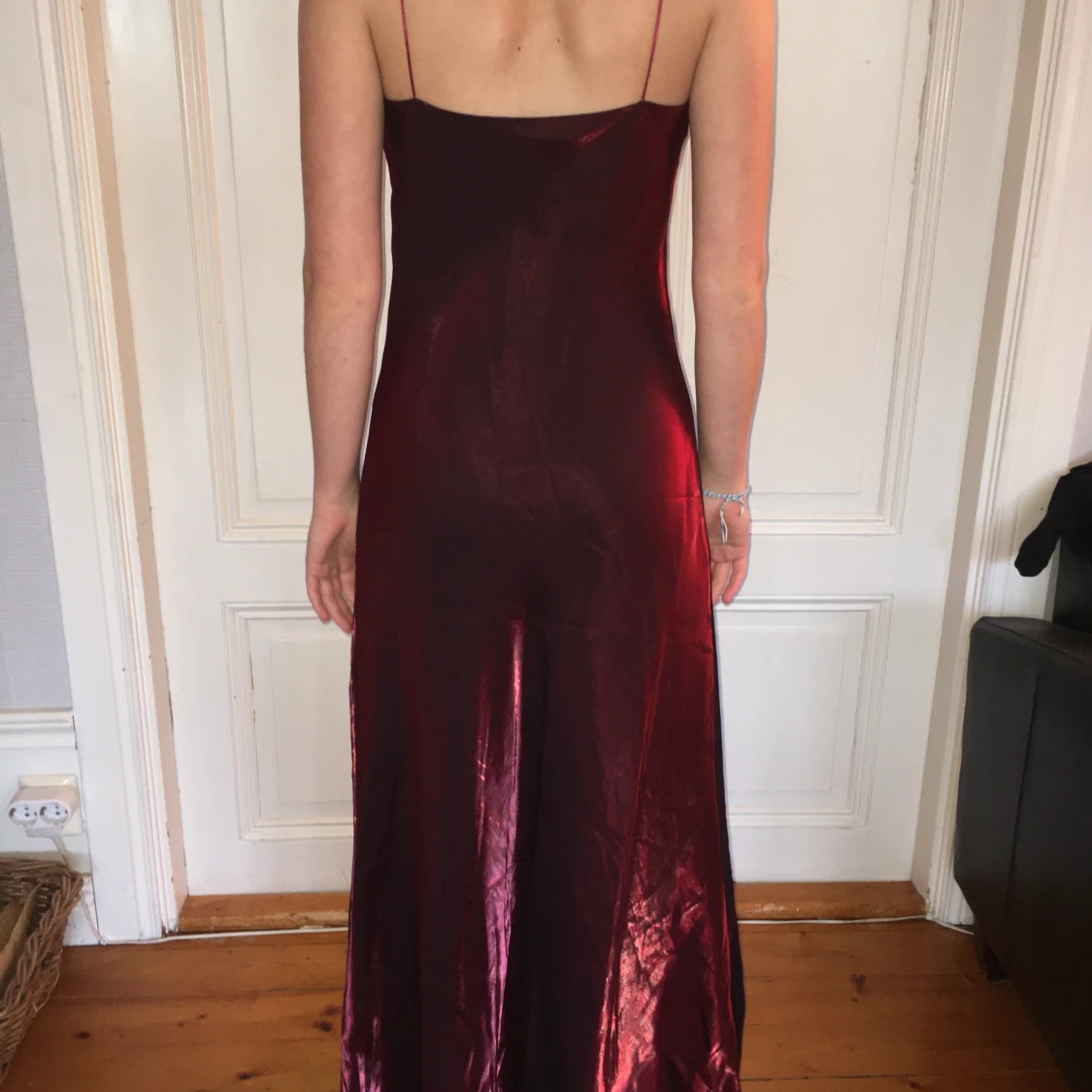 Vacker aftonklänning i skymrande vinröd - 90