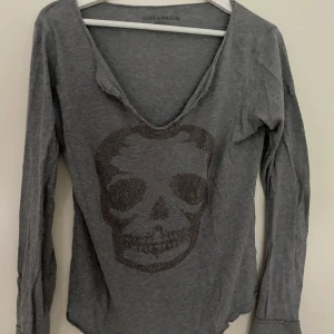 Zadig Voltaire tröja - Säljer min Zadig Voltaire långärmade tröja  Bra skick