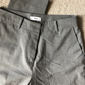 kostymbyxor envii  - oanvända kostymbyxor från envii med raka ben💕