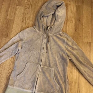 Tröja - Säljer denna mysiga tröja, köparen står för frakt💗