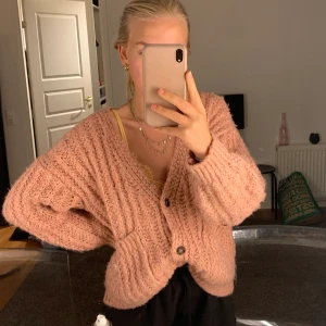 Stickad tröja Zara - Är i strl 164 men passar mig med XS:)