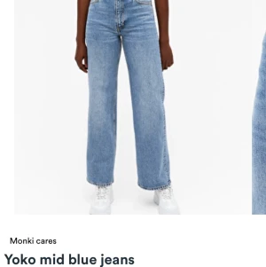 Monki jeans - Säljer dessa snygga jeans då jag har köpt ett par liknade. Dom är uppsydda åt en som är 160, och då slutar byxan vid marken om man har sneakers på sig, så de är ganska så långa ändå :) 