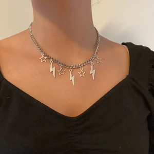 Halsband kedja  - Handgjort halsband!                                                                 Kedjan är i rostfritt stål och priset är inklusive frakt.               Skriv ett meddelande vid intresse, @mina.smycken på instagram för mer! ⚡️⚡️