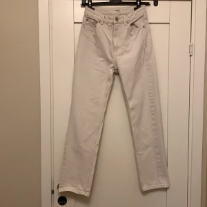 Vita jeans  - Ljus beige jeans Lindex