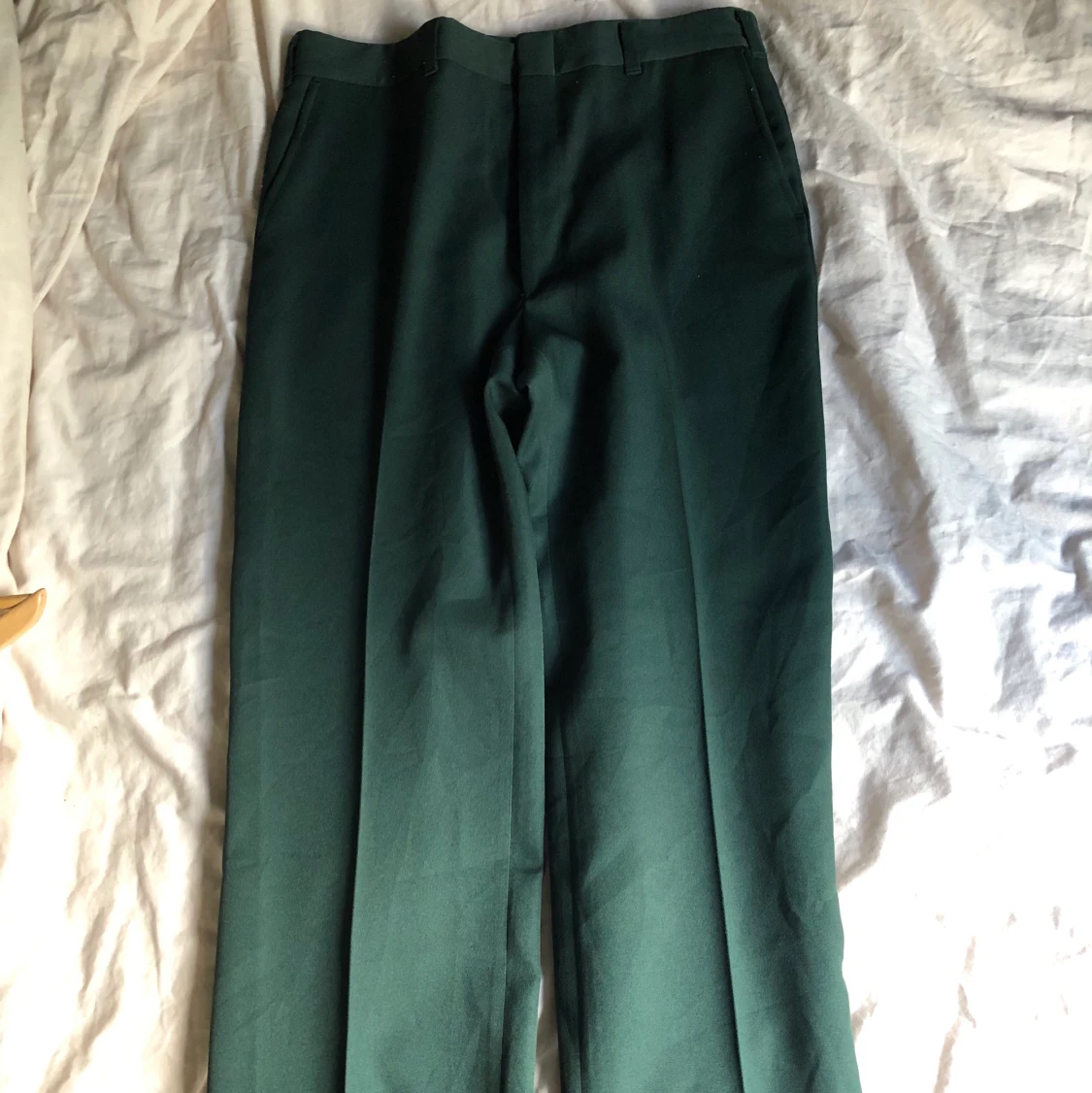 Gröna vida kostymbyxor