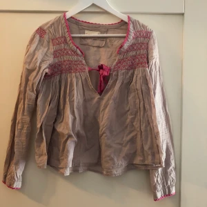 Blus från odd molly - En superfin knappt använd blus, storlek 0 (XS). Bra pris vid snabb affär! 