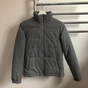 Pufferjacka - Helt oanvänd jacka från Vans p.g.a. för liten för mig. 