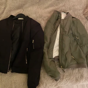 Fina bomber jackor - Säljer du dessa två nästan oanvända bomber jackor. För båda 100kr och för en av dem 60kr.