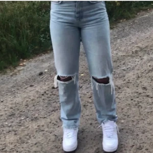 Gina tricot 90s High Waist Jeans - Säljer denna super populära Gina tricot jeansen, säljs för dom ej kommer till användning! ⚡️ stl 34 