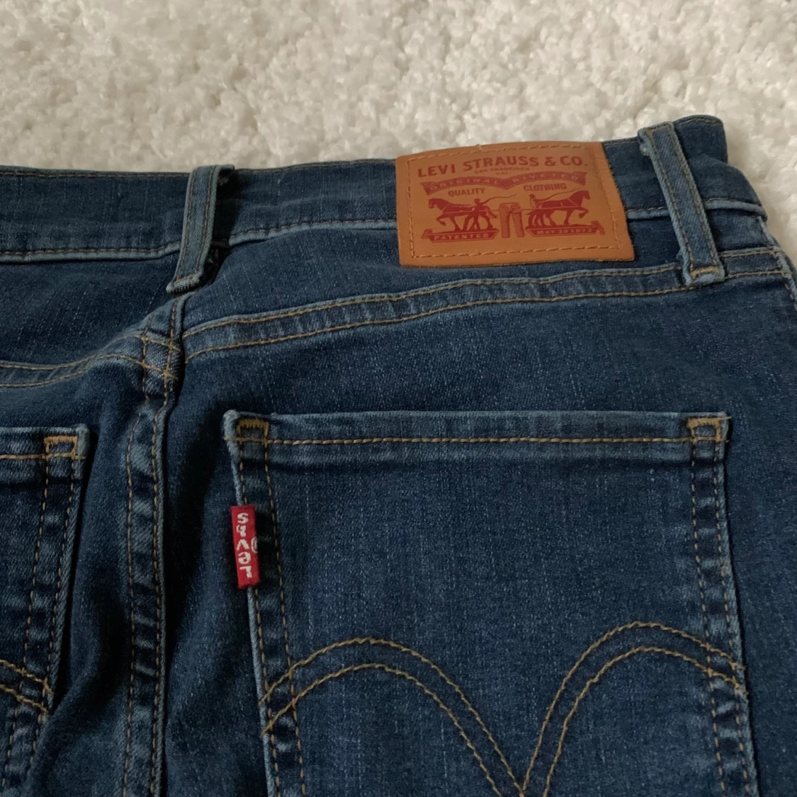 Levis jeans i strl 24