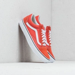 Helt nya vans old skool - Helt nya vans old skool i färgen hot sauce🤩 för ytterligare bilder hör gärna av er!☺️
