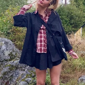 Rutig skjorta med volanger  - Supersöt!! Frakt: 44kr🧸💕