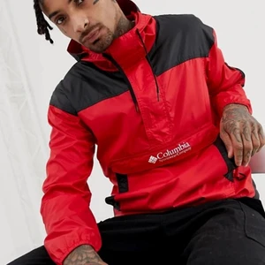 Columbia Red Windbreaker jacket L - Tunn regnjacka i storlek L har även en S till salu. Använd en sommar, passar perfekt till regniga sommar dagar. Unisex nypris: 700kr
