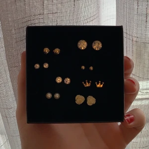 Örhängen - 10kr/par+ 11kr frakt. ✨✨ ej äkta, köpta på Claire’s i Kanada. 