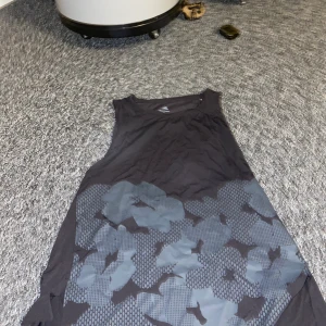 Träningslinne addias  - Storlek S, addias träningslinne 