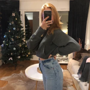 Jeans, Zara - Asnajs jeans från Zara i modellen wide leg! Älskar de men är tyvärr liiite för korta för min smak på mig som är 176. De är högmidjade och i en fräsch blå färg som passar perfekt till våren!! ⚡️🤪
