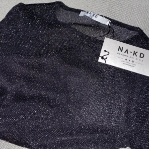 Topp - Svinsnygg topp till fest ✨🤍🤩💞 (helt ny)