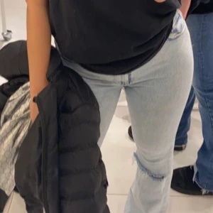 Jeans  - Säljer dessa fina och sköna Jeans från BIK BOK i storlek M! 