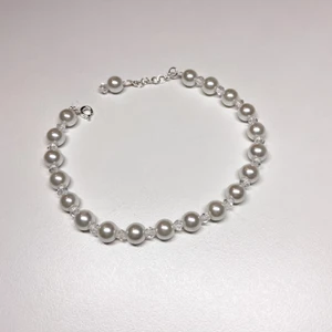 Handgjord armband  - Vita glaspärlor