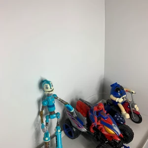 Leksak - Bra skick, inte använda många gånger, roligt att leka med om man är lite mindre 