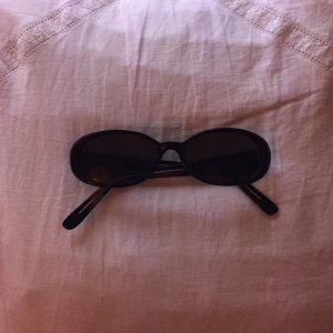 2000s glasögon  - Super 2000s glasögon, kommerninte till användning dock! Finnt skick 