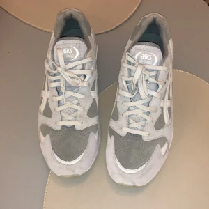 ASICS Gel Diablo Grey  - Fräscha sneakers använda få gånger av min kille. Små i storleken så passar en 47:a eller 47.5. Köptes för ca 1100kr.