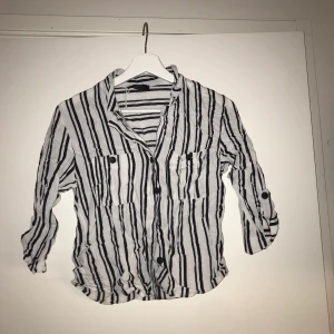 Randig skjorta - Storlek S